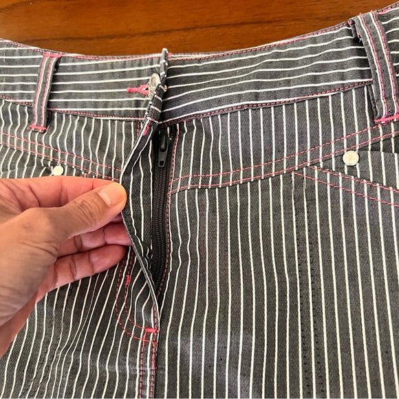 Daily Golf Skirt Skort Sports Women size S
Gray White Pinstripe Pink Threading - Picture 13 of 14